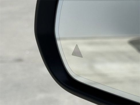 Used 2025 Mercedes-Benz GLB 250 4MATIC image 38