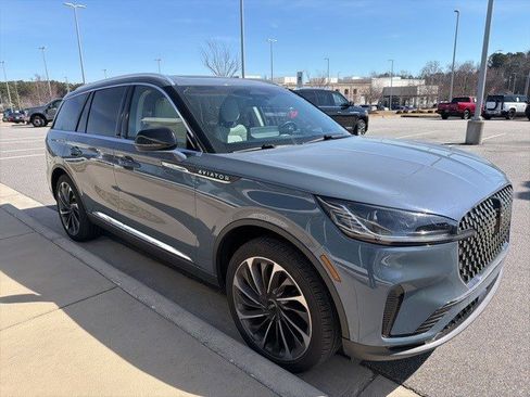 Used 2025 Lincoln Aviator Reserve w/ Equipment Group 201A image 6