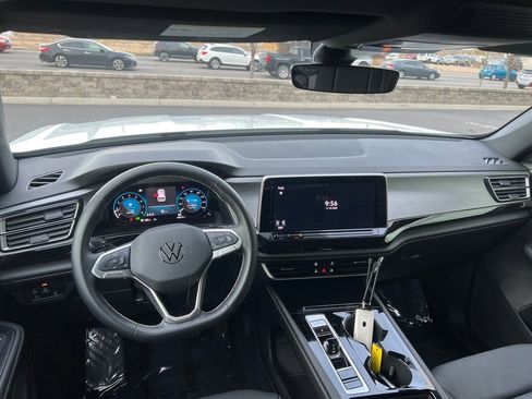 Certified 2025 Volkswagen Atlas Cross Sport SE image 15