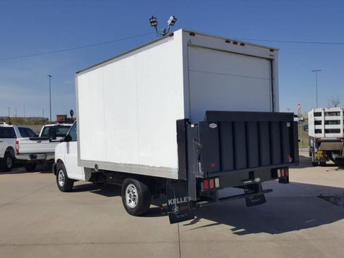 Used 2017 GMC Savana 3500 G3500 139 in. image 9