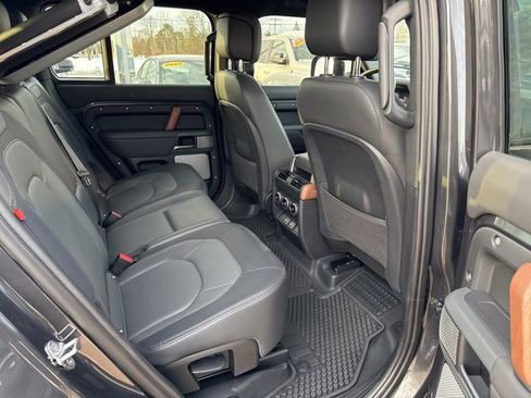 Used 2023 Land Rover Defender 130 X-Dynamic SE image 25