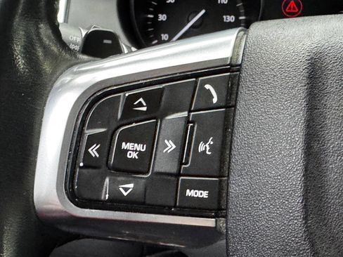 Used 2017 Land Rover Discovery Sport SE image 28