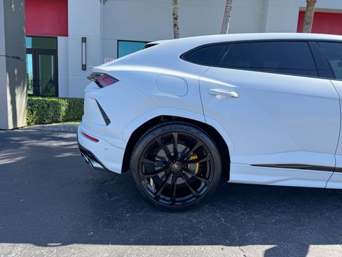Used 2021 Lamborghini Urus image 5