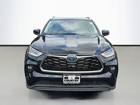 Used 2023 Toyota Highlander Limited AWD/4WD image 2