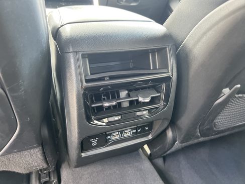 Used 2024 Jeep Grand Cherokee Limited RWD image 29