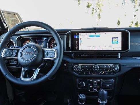 New 2026 Jeep Wrangler Unlimited Sahara AWD/4WD image 15