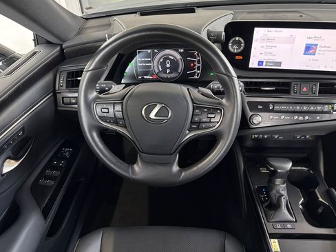Used 2025 Lexus ES 300h w/ Premium Package FWD image 18