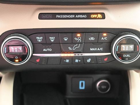 Used 2020 Ford Escape Titanium w/ Titanium Premium Package 2.0 AWD/4WD image 24
