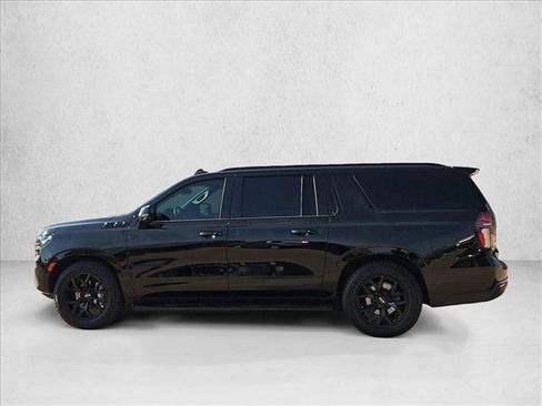Certified 2022 Chevrolet Suburban Z71 w/ Z71 Off-Road Package AWD/4WD image 9