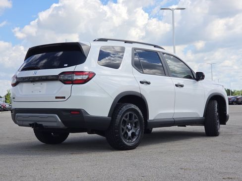 Used 2025 Honda Pilot TrailSport image 17