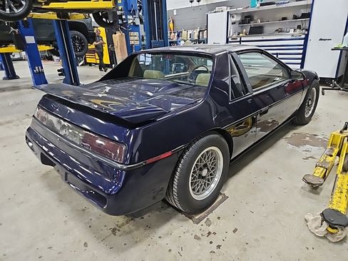 Used 1988 Pontiac Fiero image 3