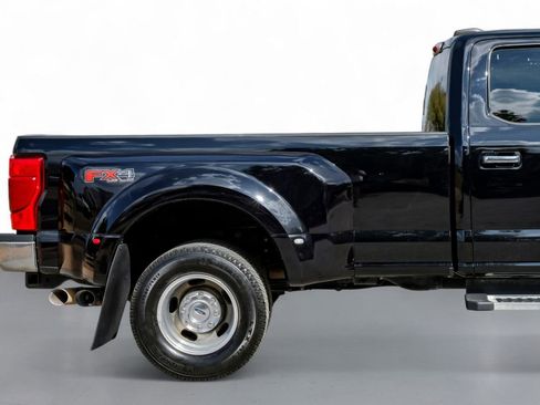 Used 2022 Ford F350 XLT w/ XLT Premium Package image 6