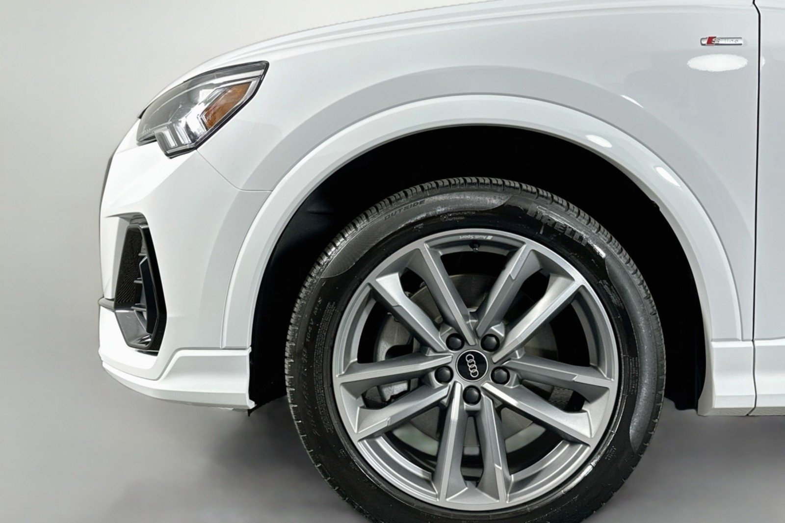 Used 2024 Audi Q3 2.0T Premium w/ Convenience Package AWD/4WD image 12