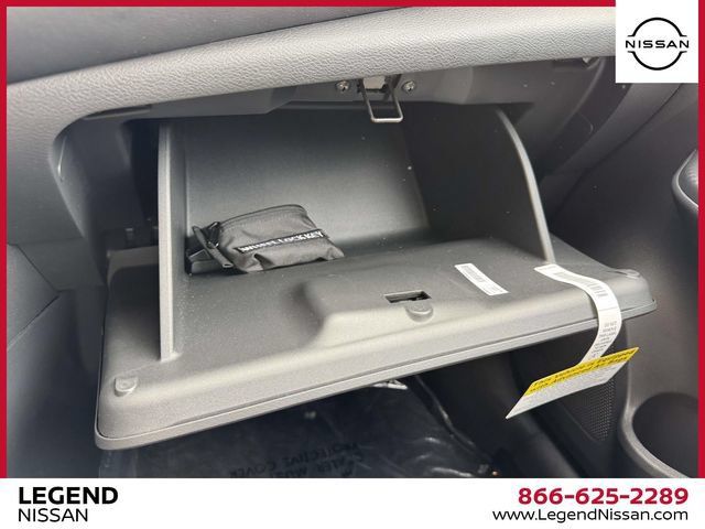 Used 2025 Nissan Versa SR w/ Trunk Package FWD image 30