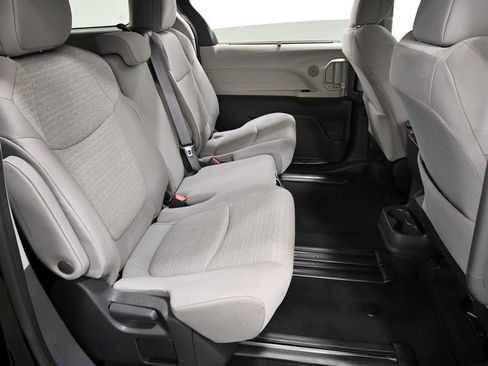 Used 2024 Toyota Sienna LE image 17