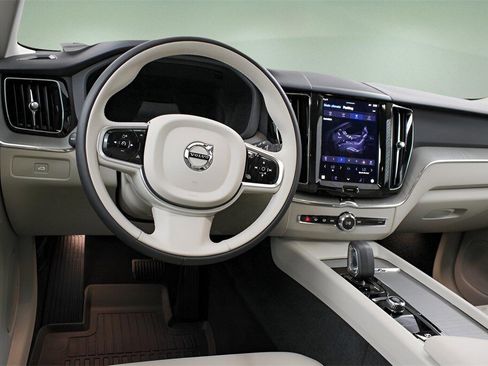 New 2025 Volvo XC60 B5 Plus w/ Protection Package Premier image 21