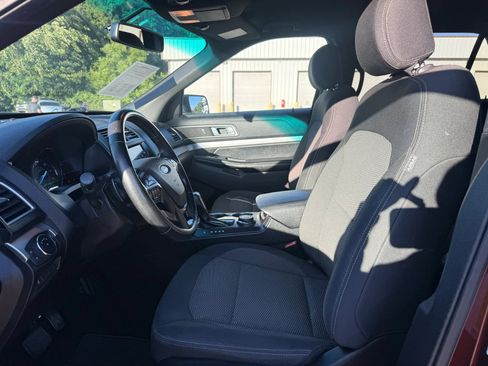 Used 2016 Ford Explorer XLT w/ Equipment Group 201A AWD/4WD image 2