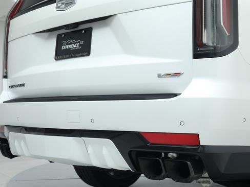 Used 2024 Cadillac Escalade ESV V w/ LPO, ONYX Package image 16