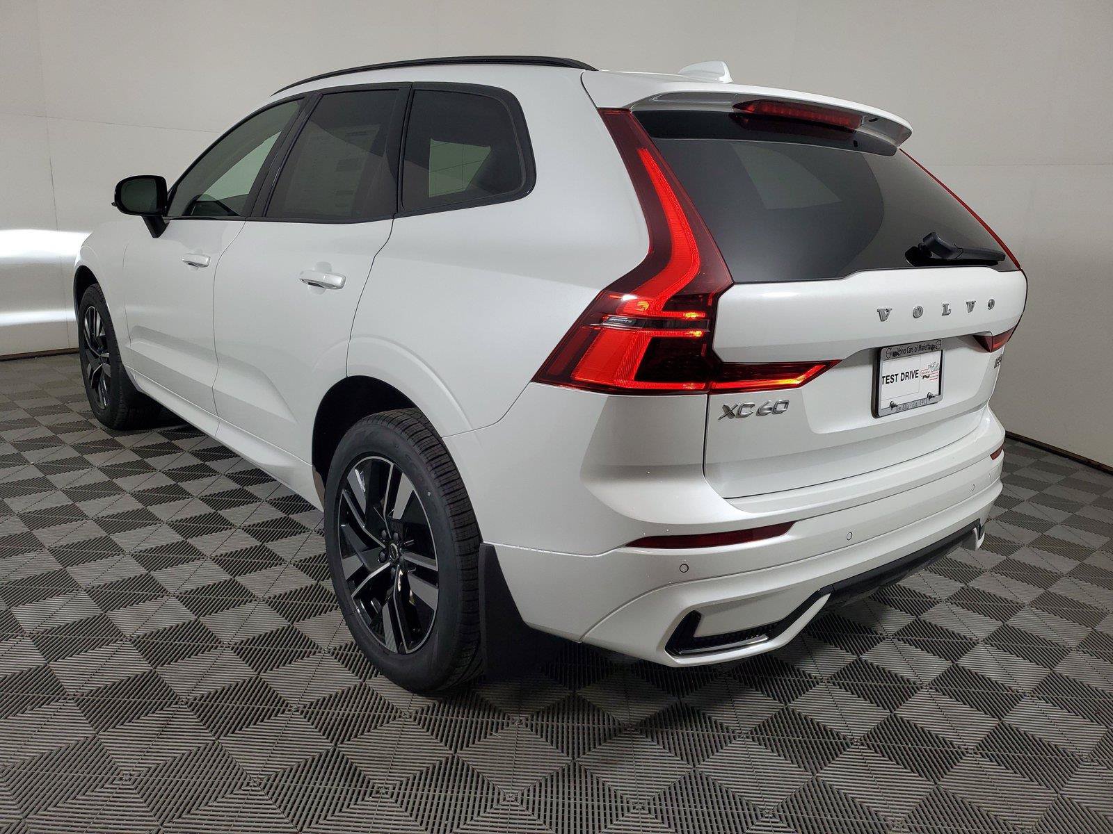 Used 2026 Volvo XC60 B5 Core w/ Climate Package AWD/4WD image 4