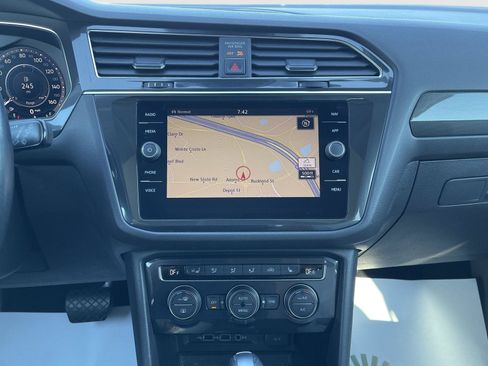 Used 2018 Volkswagen Tiguan SEL Premium AWD/4WD image 9