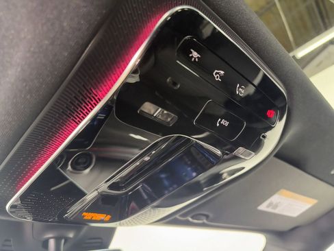 Used 2025 Mercedes-Benz GLC 350e 4MATIC image 21