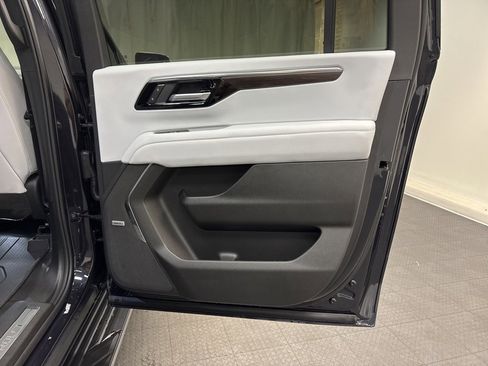 New 2026 Chevrolet Suburban Premier image 16