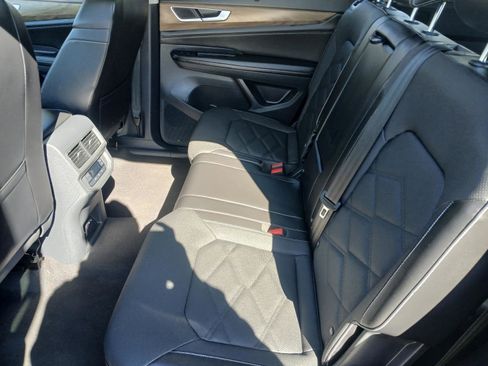 Used 2024 Volkswagen Atlas SE image 13