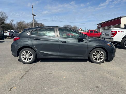 Used 2019 Chevrolet Cruze LT image 4