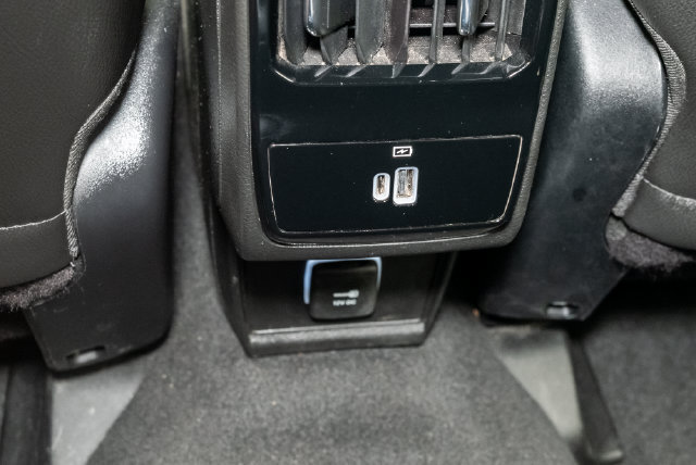 Used 2025 Jeep Compass Latitude w/ Sun & Sound Group AWD/4WD image 29