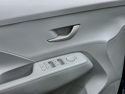 Used 2025 Hyundai Kona SEL FWD image 15