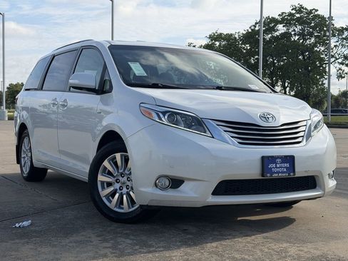 Used 2017 Toyota Sienna Limited Premium AWD/4WD image 2