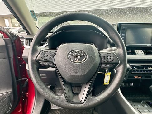 Used 2022 Toyota RAV4 LE image 18