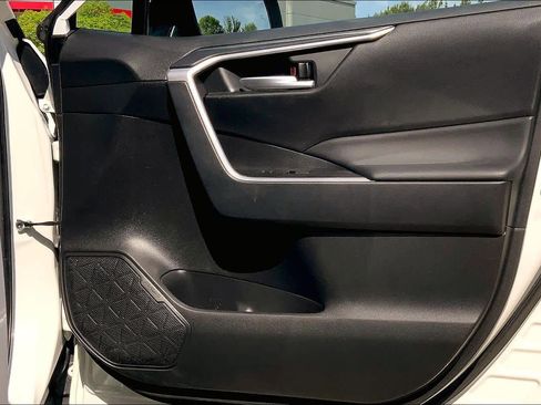 Used 2025 Toyota RAV4 XLE image 22