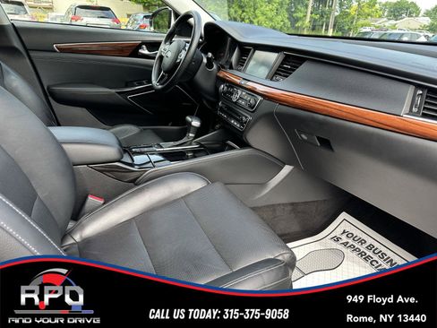 Used 2017 Kia Cadenza Premium w/ Luxury Package FWD image 26