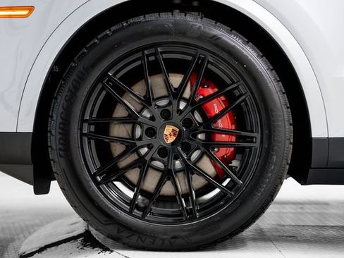 New 2026 Porsche Cayenne S AWD/4WD image 27