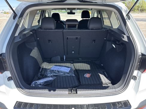 Used 2024 Volkswagen Taos SE image 8