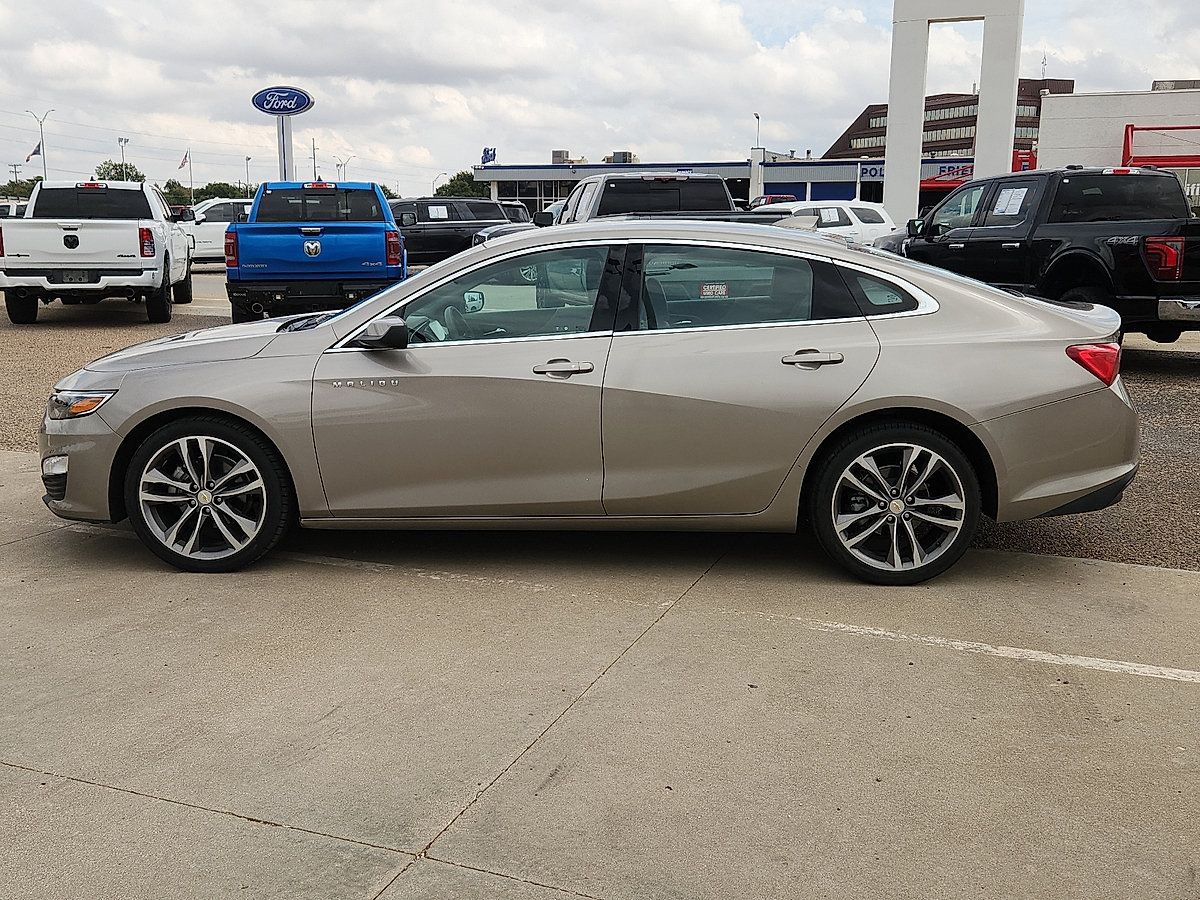 Used 2025 Chevrolet Malibu LT FWD image 2