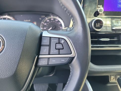 Used 2024 Toyota Highlander LE image 23