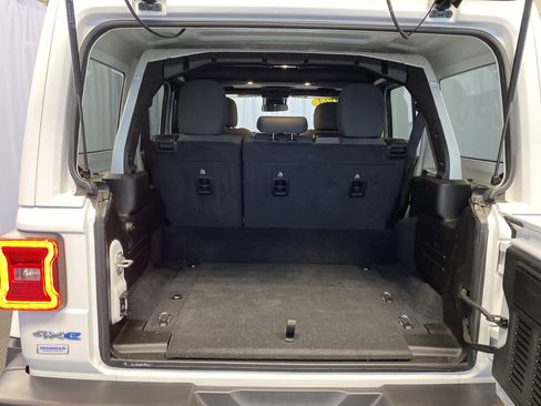 Used 2024 Jeep Wrangler Sahara image 26