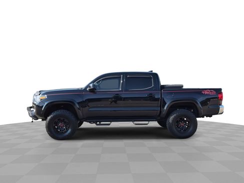Used 2021 Toyota Tacoma SR5 AWD/4WD image 5