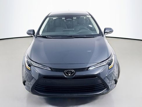 Used 2025 Toyota Corolla LE image 2