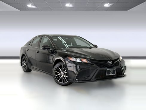 Used 2024 Toyota Camry SE w/ Blackout Package (TMS) FWD image 6