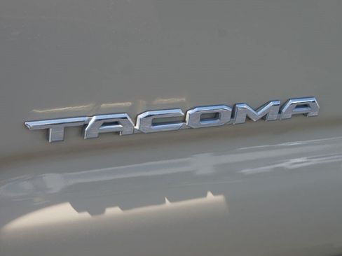 Used 2019 Toyota Tacoma SR5 RWD image 15