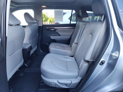 Certified 2024 Toyota Highlander Platinum AWD/4WD image 20