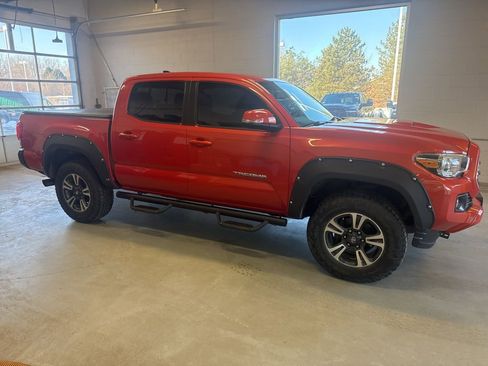 Used 2016 Toyota Tacoma TRD Sport w/ Towing Package image 2