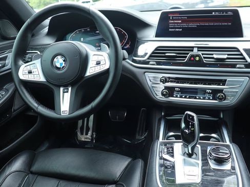 Used 2022 BMW 750Li xDrive AWD/4WD image 24