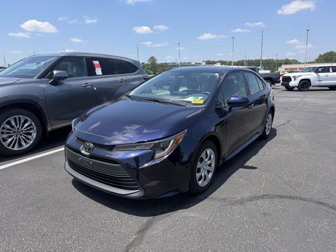 Used 2023 Toyota Corolla LE FWD image 3