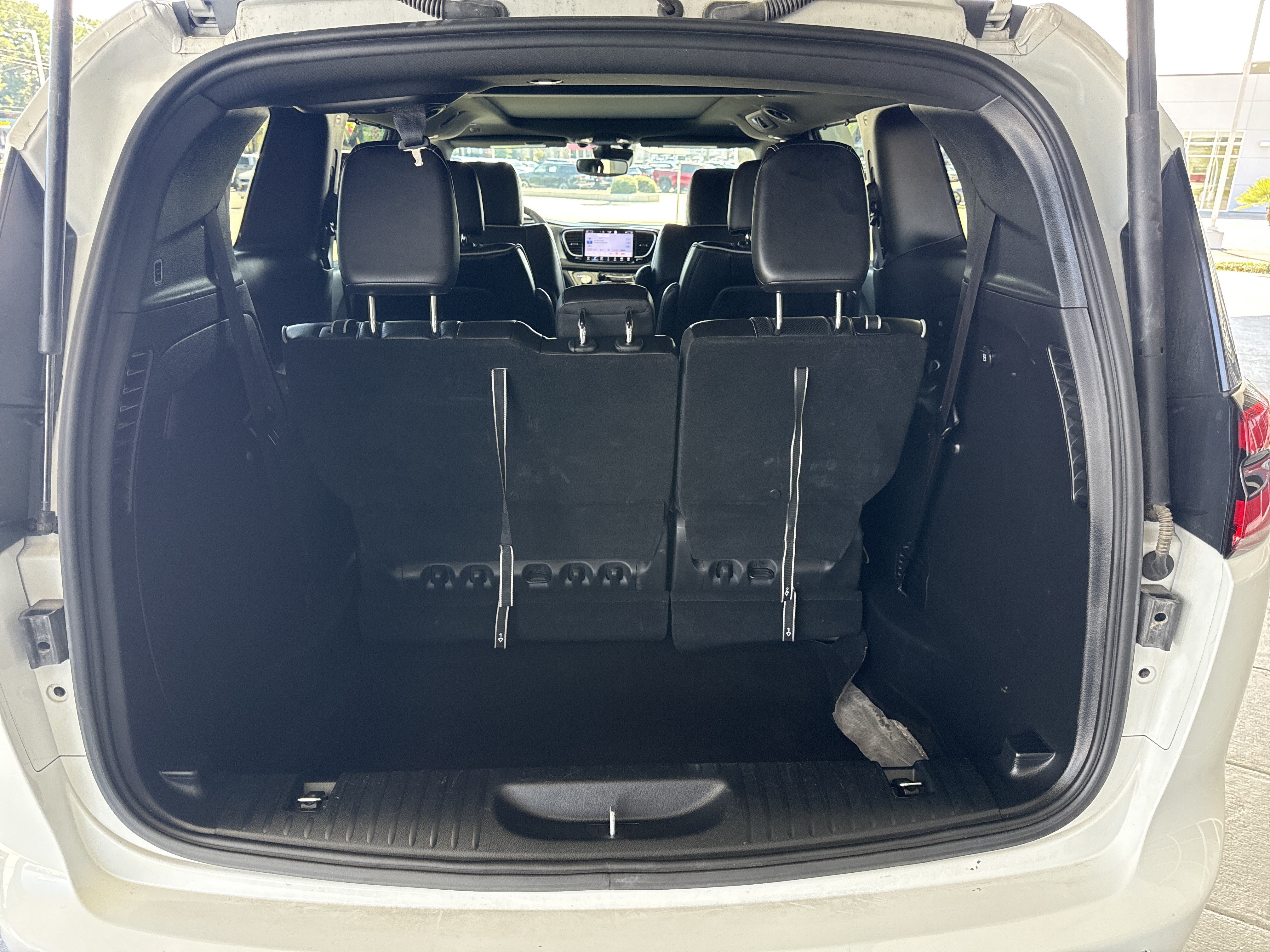 Used 2025 Chrysler Pacifica Limited FWD image 32
