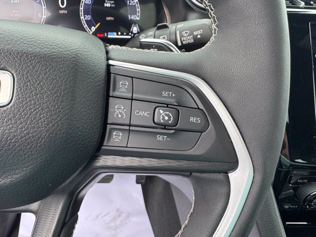 Used 2023 Jeep Grand Cherokee Altitude AWD/4WD image 15