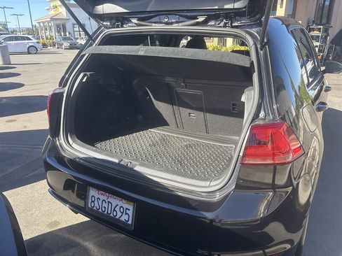 Used 2016 Volkswagen Golf 4-Door image 16